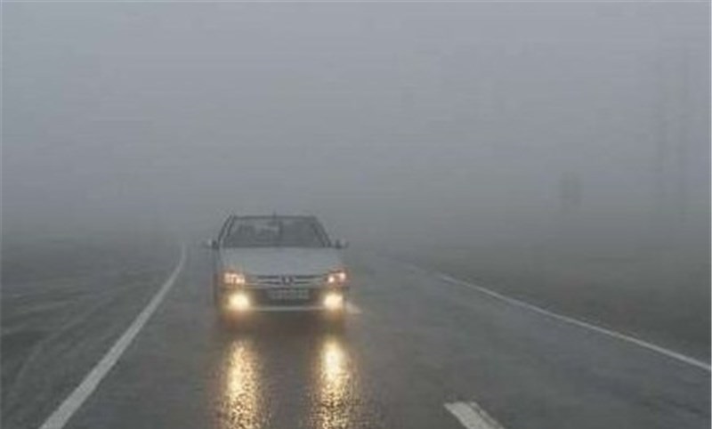بارش باران و مه گرفتگی در راه‌های مواصلاتی کشور