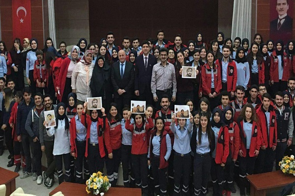 تصویر شهید حججی بر دستان دانشجویان ترکیه+ عکس