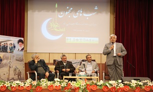 محفل شعر و خاطره «شب های مجنون» در اردبیل برگزار شد