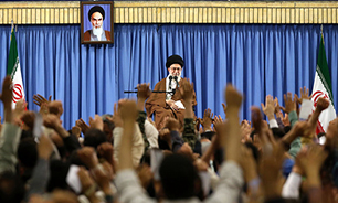 خاطره‌گویی جمعی از رزمندگان دفاع مقدس در حضور رهبرانقلاب