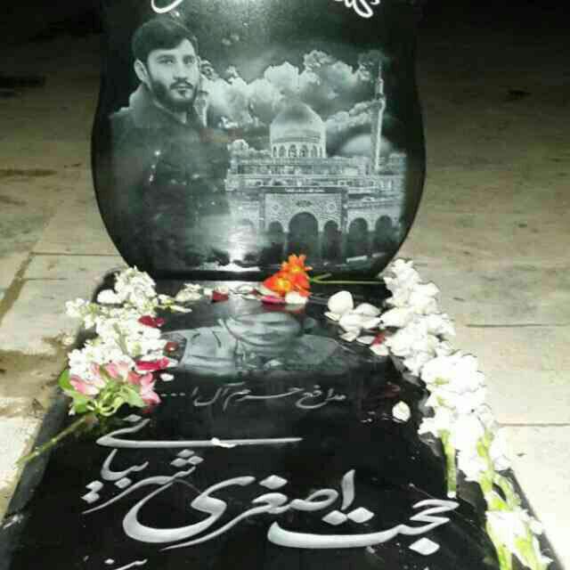 موقع خداحافظی گفت اینقدر به من نگاه نکن/ با کت و شلوار به سوریه رفت