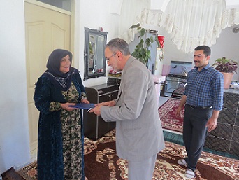 مدیرکل حفظ آثار و نشر ارزشهای دفاع مقدس آذربایجان غربی با خانواده شهید کوهی دیدار کرد مدیرکل حفظ آثار و نشر ارزشهای دفاع مقدس آذربایجان غربی با خانواده شهید کوهی دیدار کرد