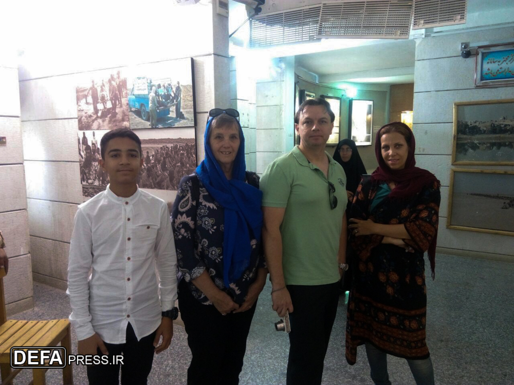 بازدید گردشگران خارجی از مرکز فرهنگی دفاع مقدس خرمشهر + تصاویر