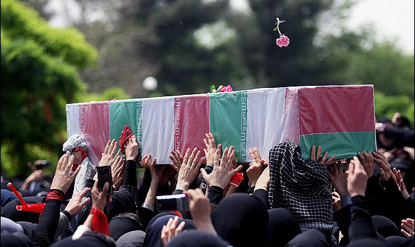 پیکر ۱۰ شهید گمنام در نطنز تشییع می‌شود