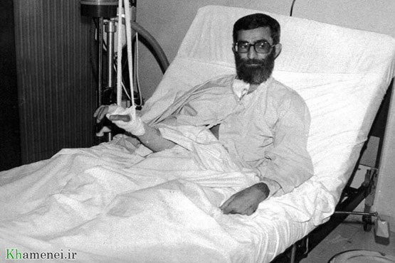 زنده ماندن آیتالله خامنهای از نظر علم پزشکی معجزه بود/ مردم برای اهدای قلب جمع شده بودند زنده ماندن آیتالله خامنهای از نظر علم پزشکی معجزه بود/ مردم برای اهدای قلب جمع شده بودند