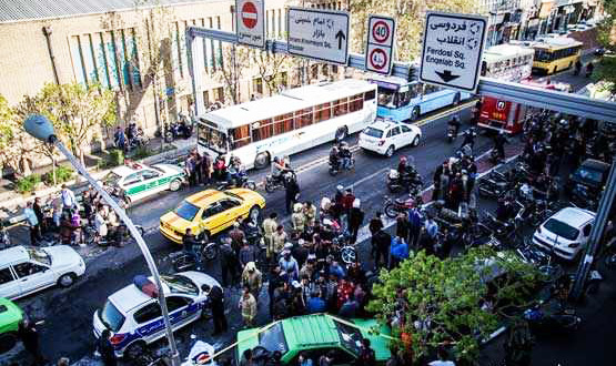 مسدود کردن راه پس از تصادف خسارتی تخلف رانندگی است