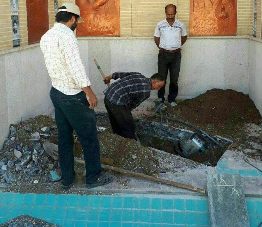 عکس/ آماده سازی قبر مطهر شهید محسن حججی در نجف آباد