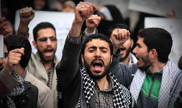 دانشجویان در مقابل مساجد دانشگاههای سراسر کشور تجمع میکنند دانشجویان در مقابل مساجد دانشگاههای سراسر کشور تجمع میکنند