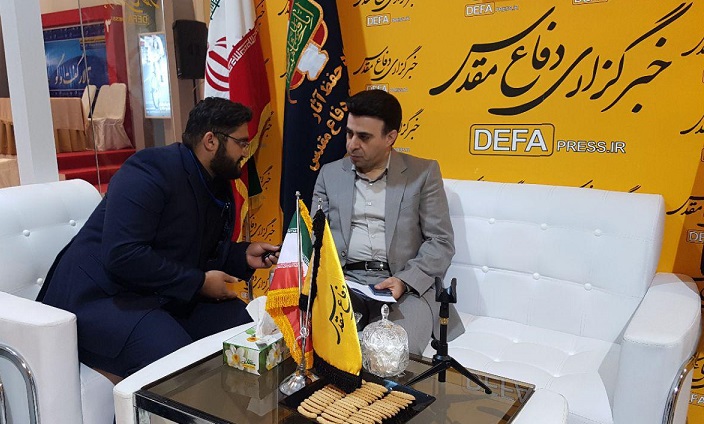 عارف وهاب زاده از غرفه خبرگزاری دفاع مقدس بازدید کرد عارف وهاب زاده از غرفه خبرگزاری دفاع مقدس بازدید کرد