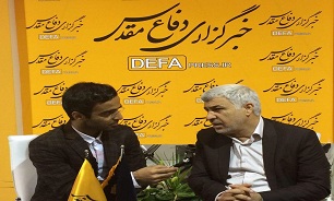 بازدید اصغر سلیمی از غرفه خبرگزاری دفاع مقدس بازدید اصغر سلیمی از غرفه خبرگزاری دفاع مقدس