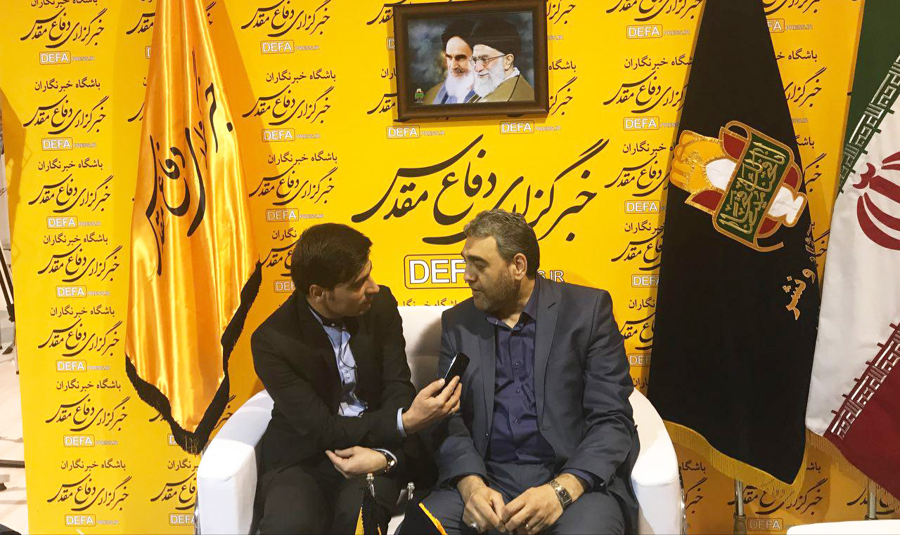 حضور سرهنگ حیدری در غرفه خبرگزاری دفاع مقدس حضور سرهنگ حیدری در غرفه خبرگزاری دفاع مقدس