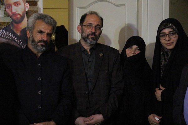 حضور خانواده شهید حججی در منزل شهید حدادیان+ عکس