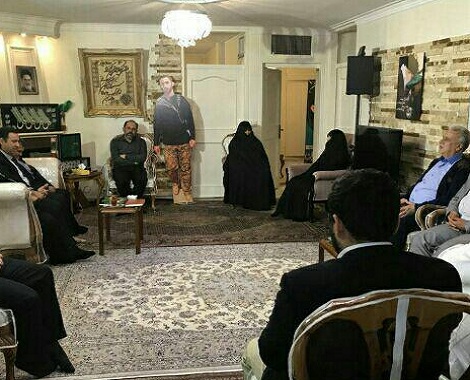 حضور اعضای حزب موتلفه اسلامی در منزل شهید حدادیان