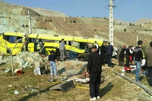 تصادف اتوبوس در دانشگاه آزاد 7 نفر را به کام مرگ کشاند+ عکس