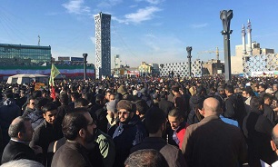 مردم تهران با شعار «مرگ بر فتنه گر» به استقبال از 9 دی رفتند