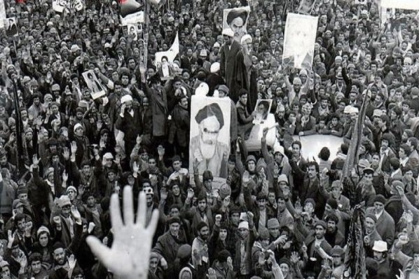 واکنش مردم خمین به انتشار خبر بازگشت امام خمینی به میهن/ اعزام کاروان سه‌هزار نفری از خمین برای استقبال از امام