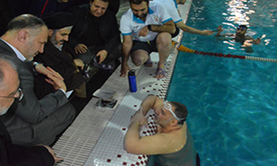 رکوردزنی شناگر جانباز ارومیه ای به مناسبت چهلمین سالگرد پیروزی انقلاب اسلامی