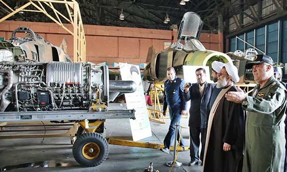 حجت‌الاسلام و المسلمین محمدحسنی از نمایشگاه‌ اقتدار هوایی نیروهای مسلح بازدید کرد