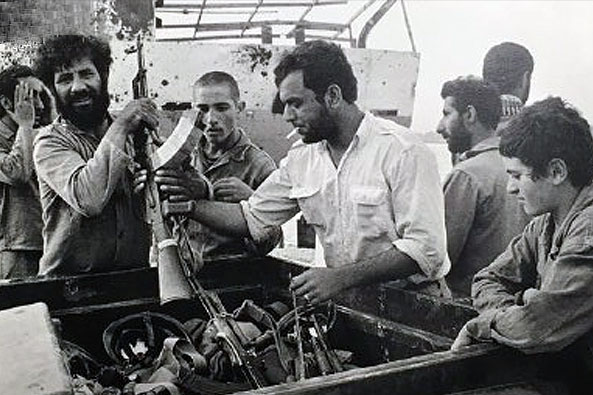 خاکی که از لباس دشمن تکاندیم+ تصاویر