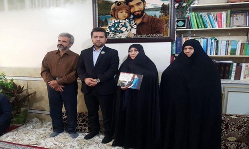 دیدار خانواده شهید بابک نوری با خانواده شهید حججی+ عکس