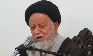مسئولان نیروهای نظامی و انتظامی را برای مقابله با دشمنان تقویت کنند