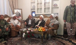 دیدار رئیس سازمان عقیدتی ارتش با دو خانواده شهید مدافع حرم