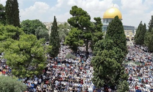 حضور ۲۵۰ هزار نمازگزار فلسطینی در صحن مسجد الاقصی
