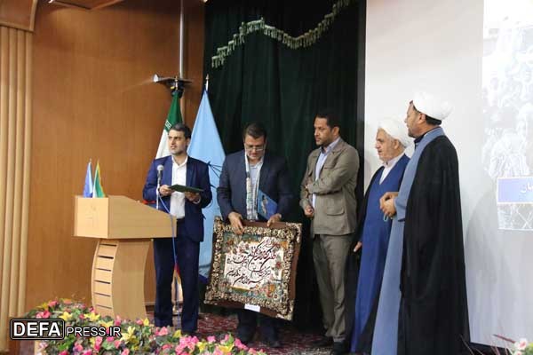 ایستادگی  نظام در مقابل مستکبران جهان، حاصل خون شهداء است//در حال ویرایش