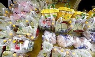 توزیع بسته حمایت غذایی در بندرجاسک توسط نیروی دریایی سپاه