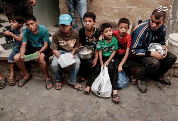 عکس/ توزیع افطاری نذری در یمن