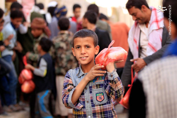 عکس/ توزیع افطاری نذری در یمن