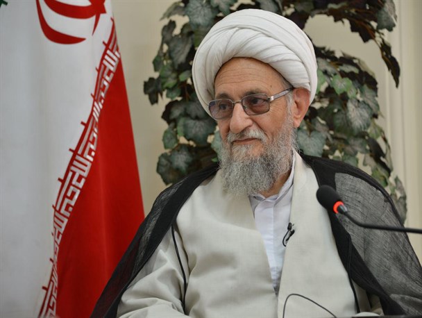 مسؤولان با حفظ ارزش‌های اسلامی و انقلابی برای حل مشکلات مردم اقدام کنند