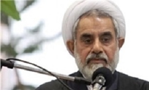باید با مفسدان اقتصادی، مفسدان ارز و دلار و مسببان گرانی مبارزه کنیم