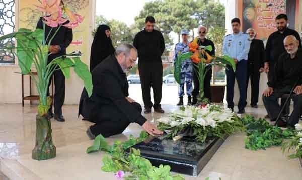 حضور فرمانده نیروی هوایی ارتش بر مزار شهید علی مددی