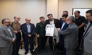 شاعران و هنرمندان  خط مقدم جبهه فرهنگی انقلاب و دفاع مقدس هستند