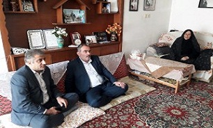 تكریم و تجلیل از مادران شهدا مهمترین وظیفه مسئولین است