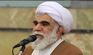 اگر کسی طرفدار استقلال کشور است باید مذاکره با آمریکا را منع کند