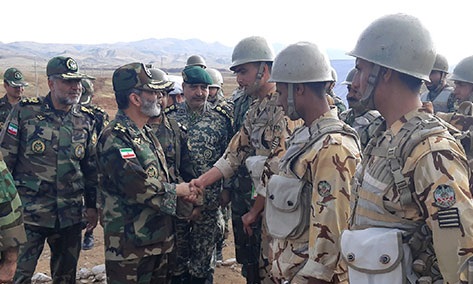 فرمانده کل ارتش از تیپ‌های ۱۲۳ و ۲۸۴ نیروی زمینی ارتش بازدید کرد
