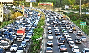 ترافیک سنگین در آزادراه کرج‌-‌تهران/ لزوم استفاده از زنجیرچرخ در‌برخی محورها
