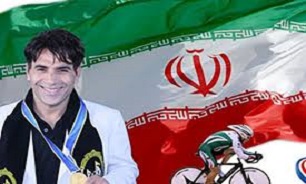 نمایش خیابانی «من بهمن گلبارنژادم»