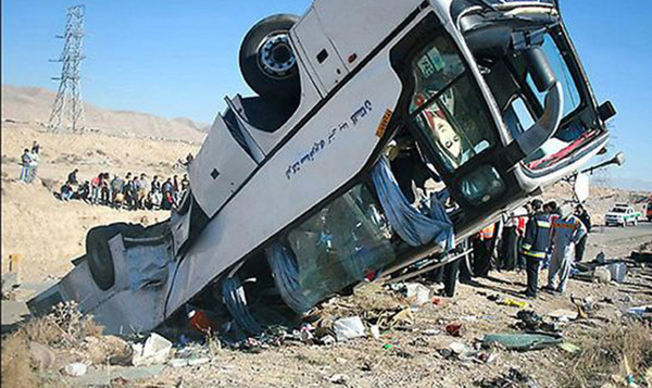 جزئیات 2 حادثه واژگونی اتوبوس و مینی‌بوس و حریق یک دستگاه اتوبوس در اردبیل