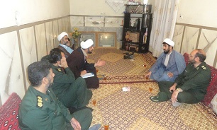 دیدار جمعی از کارکنان سپاه ناحیه زاهدان با خانواده ۲ شهید روحانی