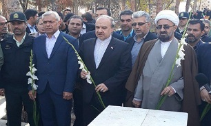 شهیدان مایه افتخار و عزت ایران اسلامی هستند