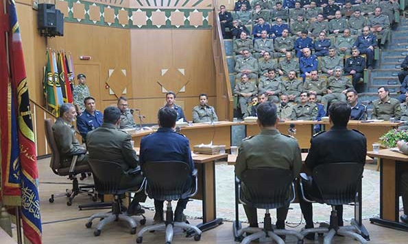 نشست هم اندیشی فرمانده کل ارتش با دانشجویان دافوس ارتش برگزار شد