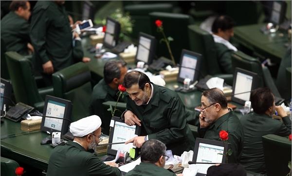 نمایندگان با دوفوریت طرح تقویت جایگاه سپاه در برابر آمریکا موافقت کردند