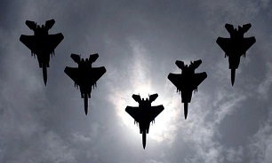 رژه جنگنده بمب‌افکن‌های نهاجا بر فراز تهران