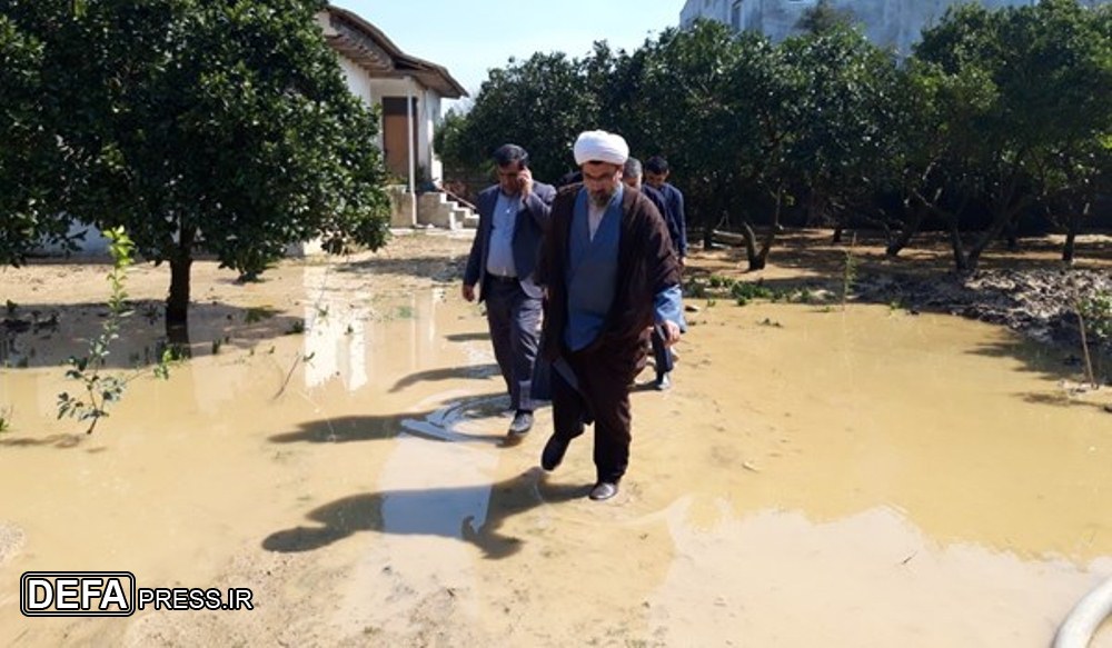 توزیع اقلام غذایی بین سیل‌زدگان مازندران/ اسکان موقت در اماکن مذهبی