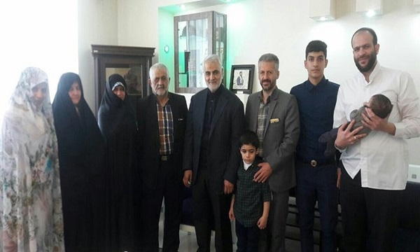 سردار سلیمانی با خانواده شهدای مدافع حرم استان البرز دیدار کرد