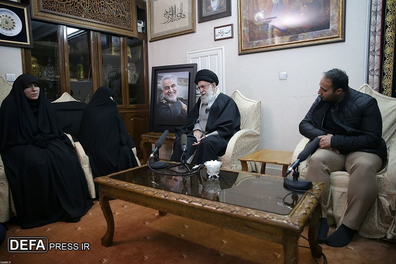 سایه آفتاب بر منزل دوست/ دلجویی امام خامنه‌ای از خانواده شهید سلیمانی+ تصاویر