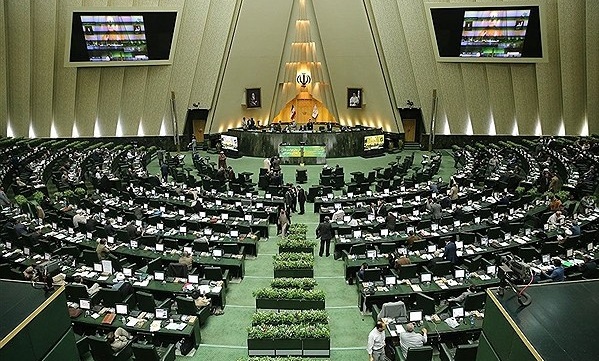 شعار «مرگ بر آمریکا» در صحن مجلس/لاریجانی: این صدای ملت ایران است